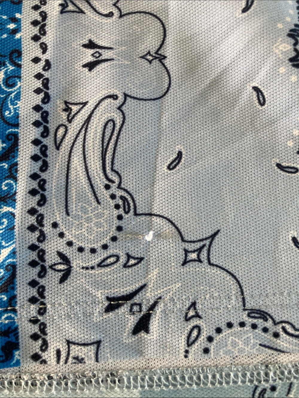 G/FORE Men’s White and Light Blue Bandana-Print Polo - Picture 6 of 9